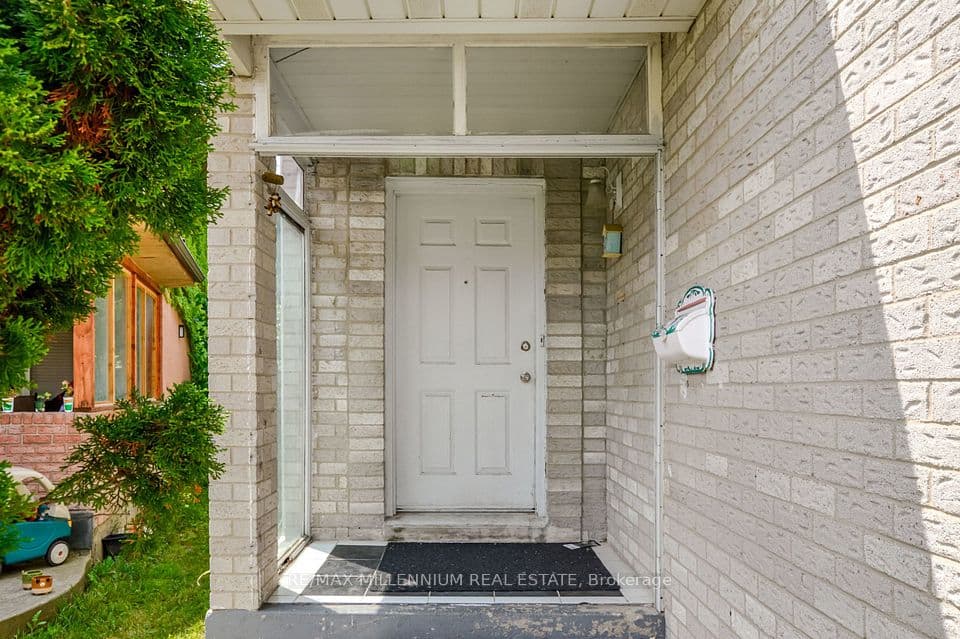 651 Shetani Place, Mississauga, ON L5B 2Z7 – photo 2