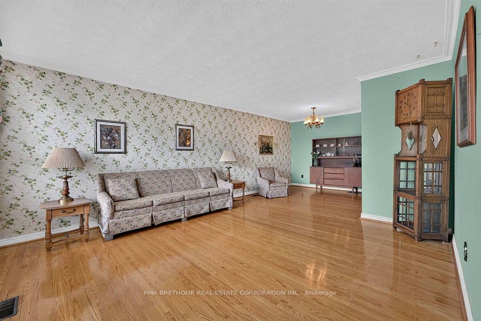 65 Goldsboro Road, Toronto, ON M9L 1A6 – photo 2