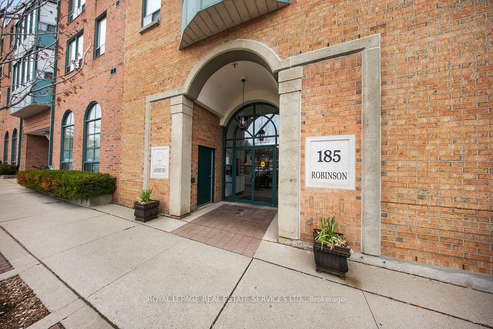 185 Robinson Street 202, Oakville, ON L6J 7P6 – main photo