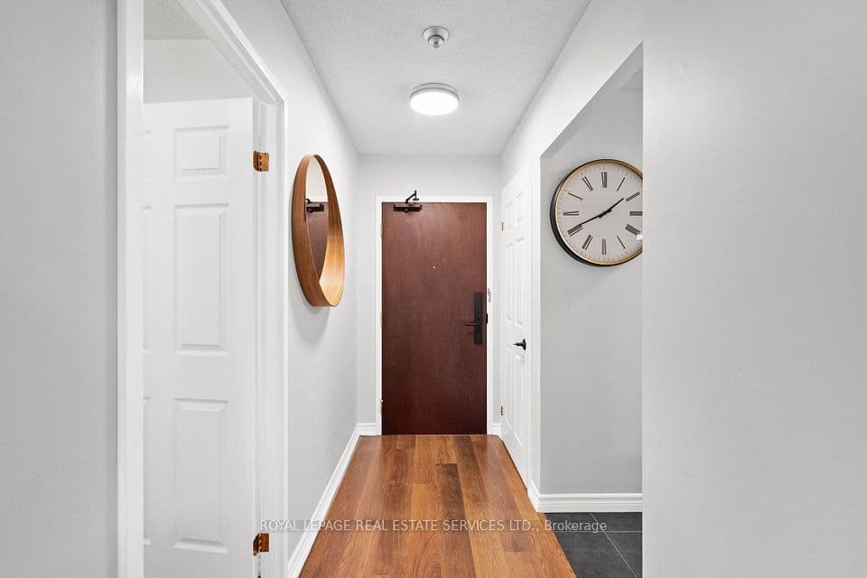 185 Robinson Street 202, Oakville, ON L6J 7P6 – photo 2