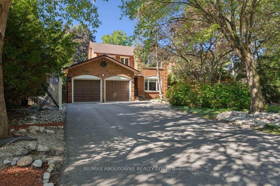 1194 Queen Victoria Avenue, Mississauga, ON L5H 3H3 – photo 3