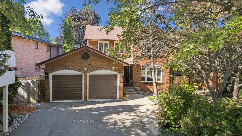 1194 Queen Victoria Avenue, Mississauga, ON L5H 3H3 – photo 2