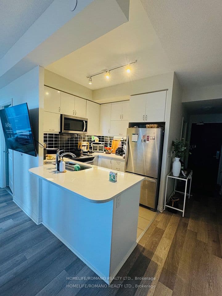 39 Annie Craig Drive 605, Toronto, ON M8V 0H1 – photo 3