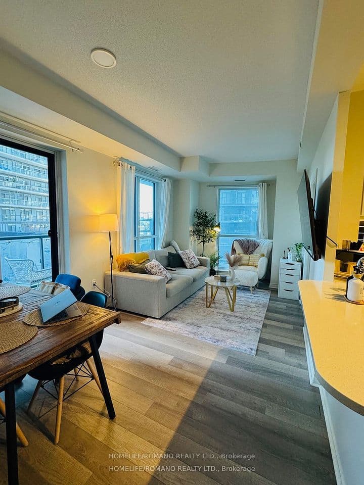 39 Annie Craig Drive 605, Toronto, ON M8V 0H1 – main photo