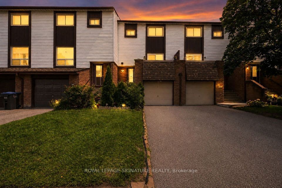 1221 Dundix Road 132, Mississauga, ON L4Y 3Y9 – main photo