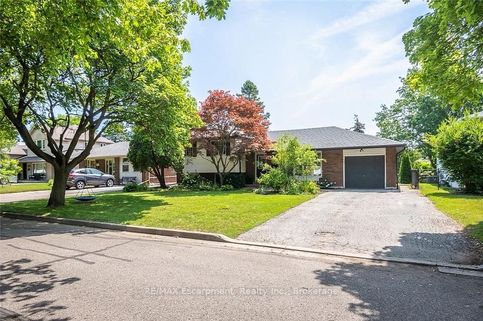 5410 Clive Crescent, Burlington, ON L7L 3P1 – main photo