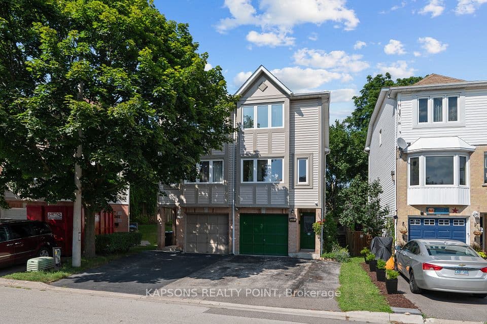 1255 Woodhill Court, Mississauga, ON L5E 3H2 – main photo