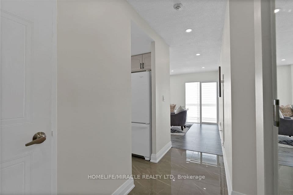 350 Webb Drive 112, Mississauga, ON L5B 3W4 – photo 3