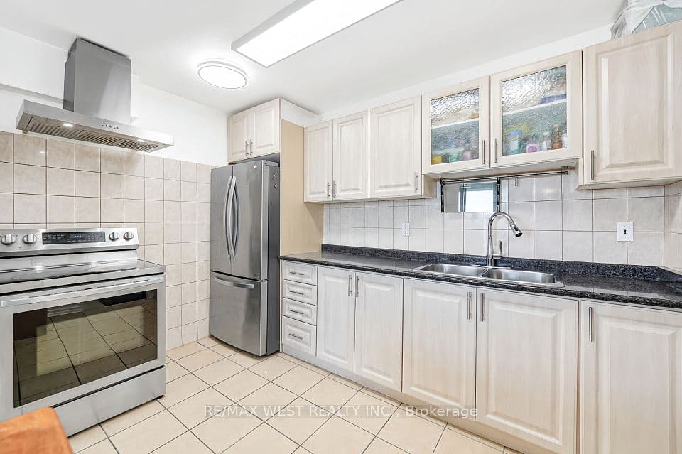 335 Driftwood Avenue 709, Toronto, ON M3N 2P3 – photo 2