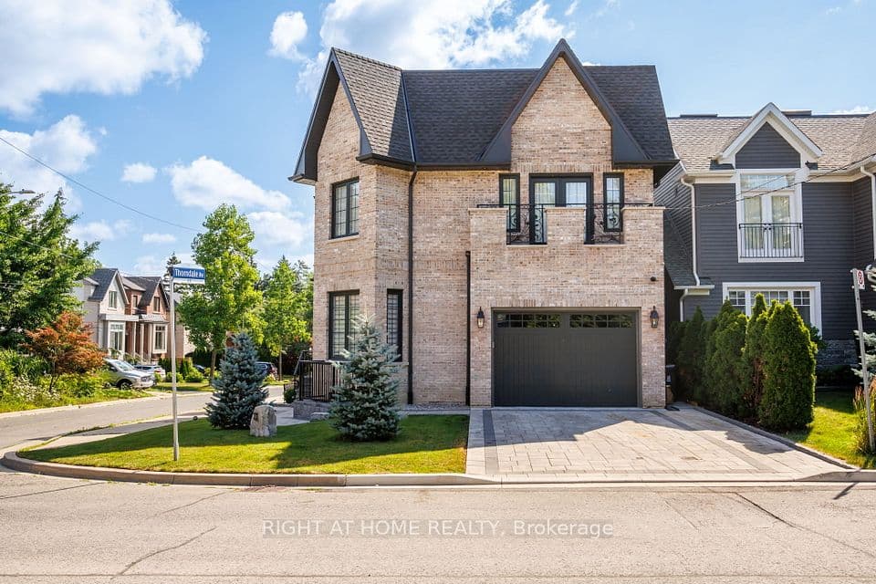 33 Thorndale Avenue, Toronto, ON M8X 1W8 – photo 3