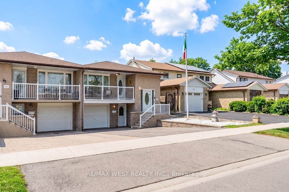 941 Stainton Drive, Mississauga, ON L5C 1G2 – photo 2