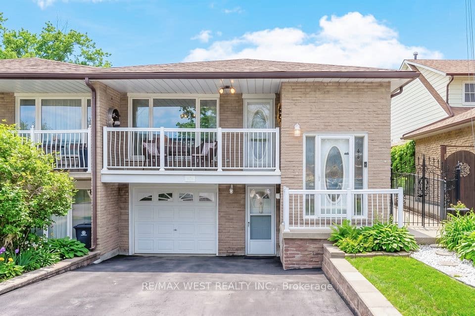 941 Stainton Drive, Mississauga, ON L5C 1G2 – main photo