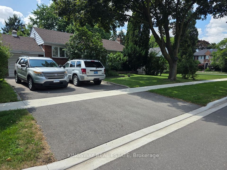 18 Blaketon Road, Toronto, ON M9B 4W1 – photo 2