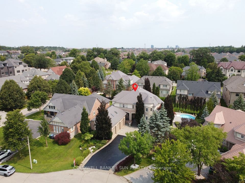 10 Pride Court, Brampton, ON L6Y 5H3 – main photo