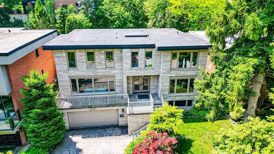 31 Bearwood Drive, Toronto, ON M9A 4G5 – main photo