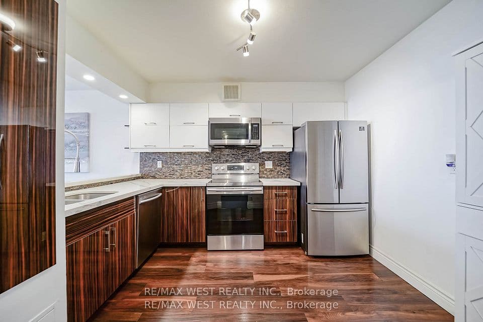 234 Albion Road PH10, Toronto, ON M9W 6A7 – photo 2
