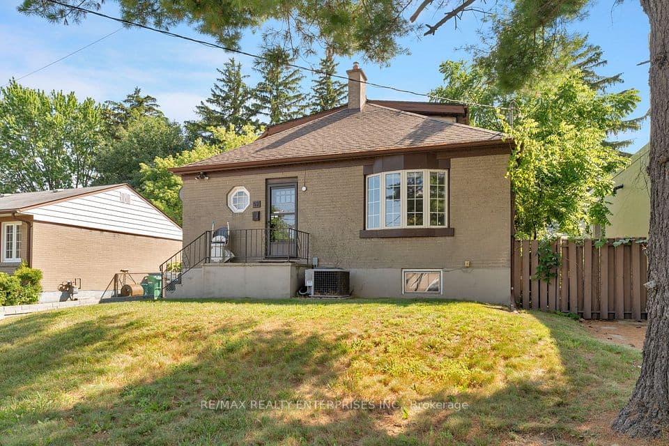 52 Briarwood Avenue, Mississauga, ON L5G 3N6 – main photo