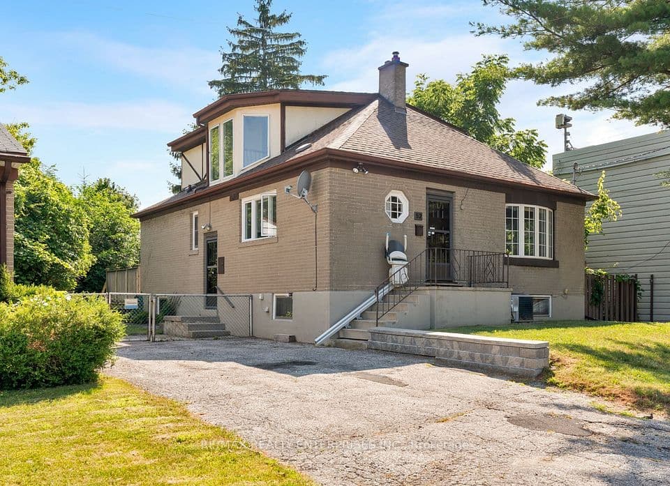 52 Briarwood Avenue, Mississauga, ON L5G 3N6 – photo 2