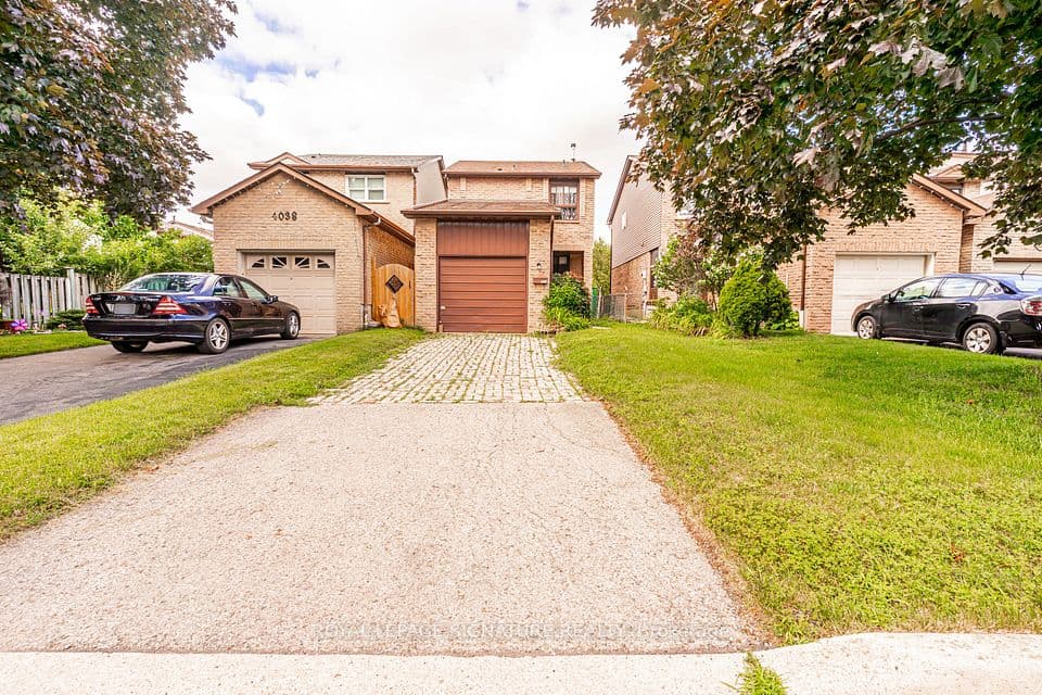 4040 Silverhaze Road, Mississauga, ON L4W 3K1 – main photo