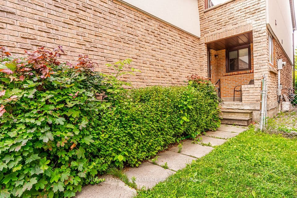 4040 Silverhaze Road, Mississauga, ON L4W 3K1 – photo 3