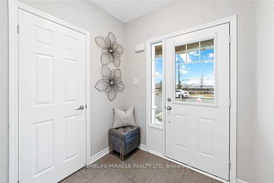 21 Donlamont Circle, Brampton, ON L7A 4T5 – photo 2