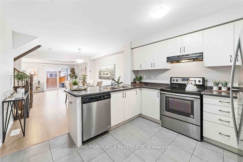 21 Donlamont Circle, Brampton, ON L7A 4T5 – photo 3