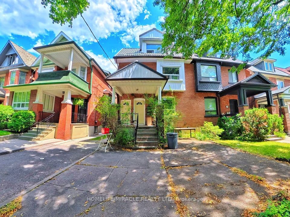 121 Medland Street, Toronto, ON M6P 2N4 – main photo