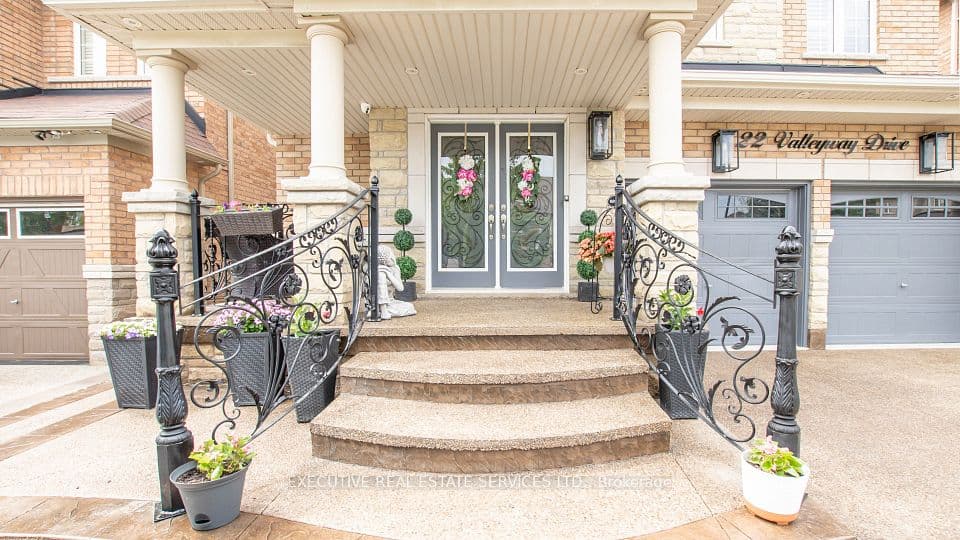22 Valleyway Drive, Brampton, ON L6X 5G3 – photo 2