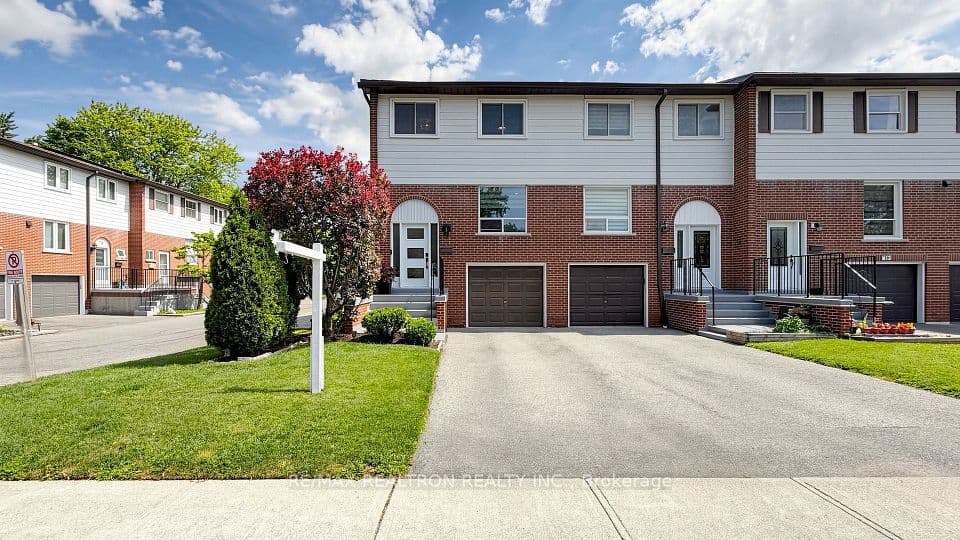 2445 Homelands Drive 18, Mississauga, ON L5K 2C6 – main photo
