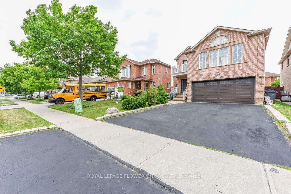 46 Pertosa Drive, Brampton, ON L6X 4W8 – main photo