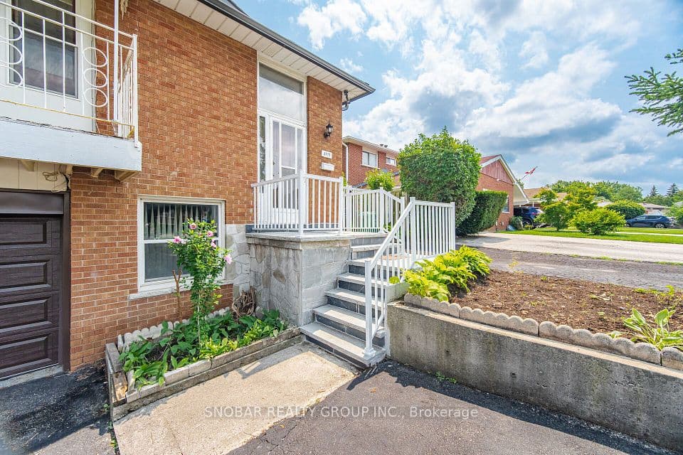 3117 Fieldgate Drive, Mississauga, ON L4X 2H2 – photo 2