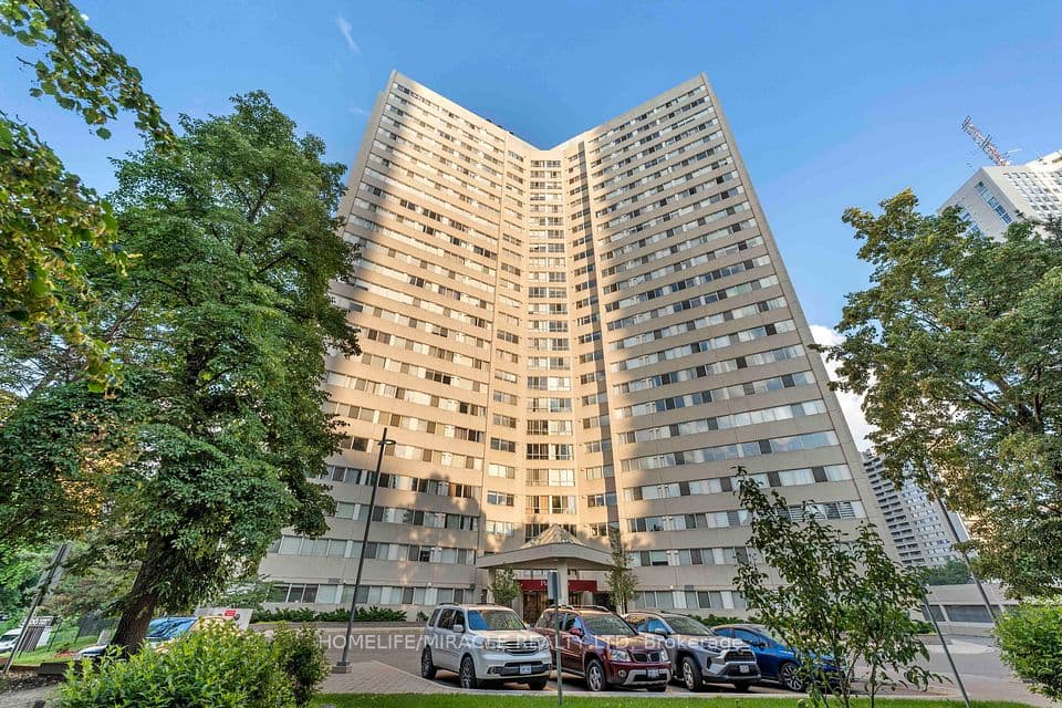 3700 Kaneff Crescent N 202, Mississauga, ON L5A 4B8 – main photo