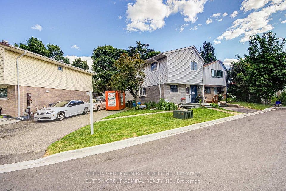 4 Hilda Court, Brampton, ON L6S 2C1 – photo 2