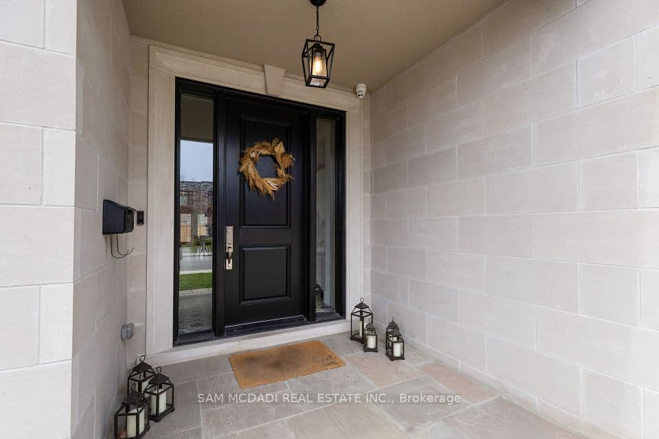 4 Iroquois Avenue, Mississauga, ON L5G 1M6 – photo 2