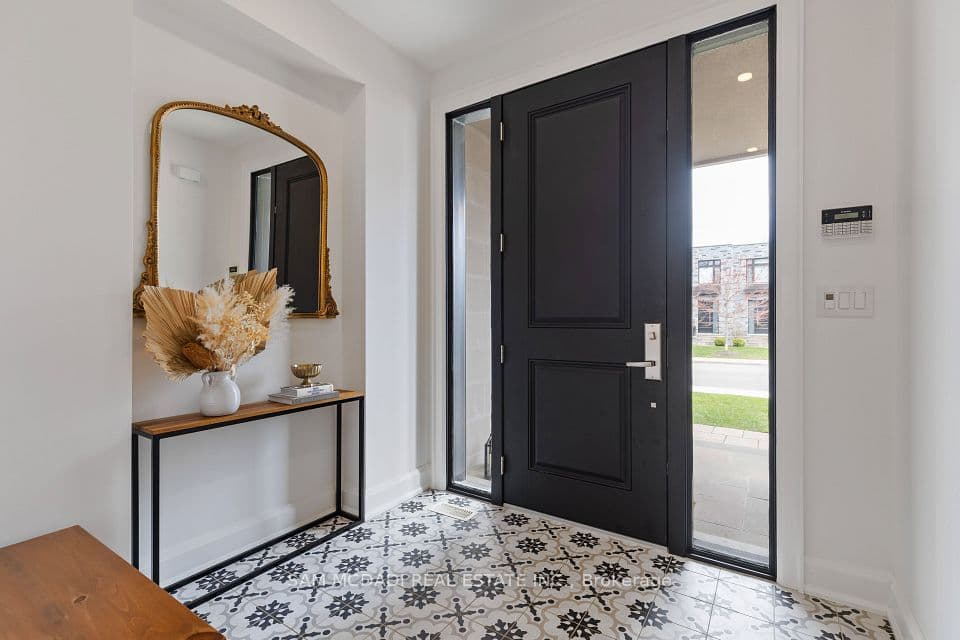 4 Iroquois Avenue, Mississauga, ON L5G 1M6 – photo 3