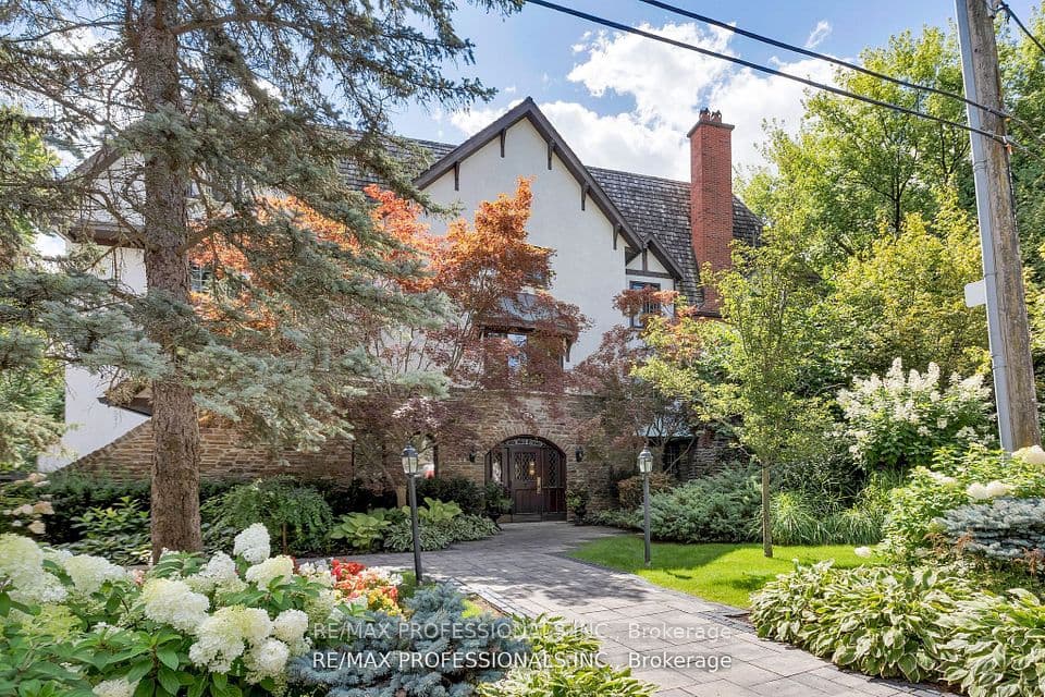 71 Old Mill Road 304, Toronto, ON M8X 1G9 – main photo