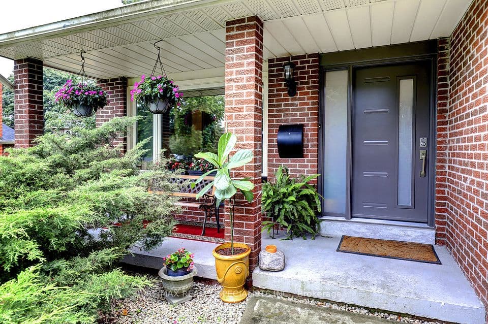 1712 Fifeshire Court, Mississauga, ON L5L 3L6 – photo 3