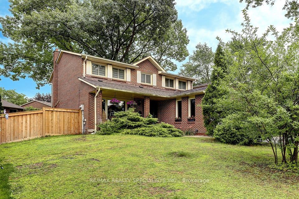 1712 Fifeshire Court, Mississauga, ON L5L 3L6 – photo 2