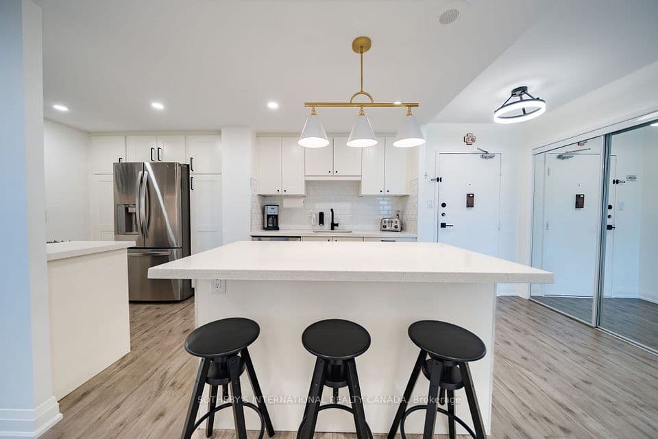 812 Burnhamthorpe Road 1110, Toronto, ON M9C 4W1 – photo 2