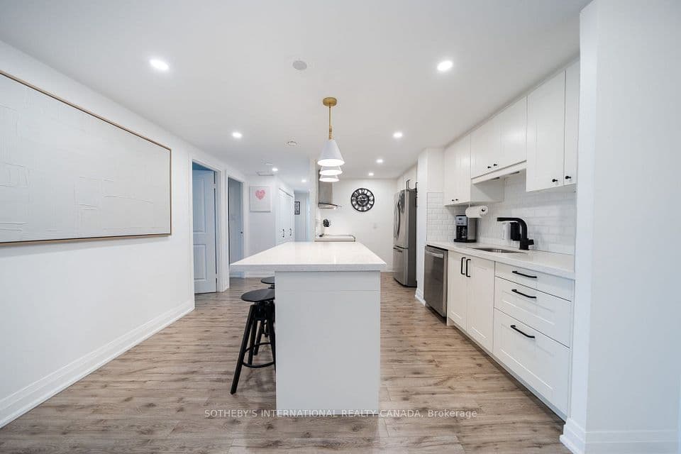 812 Burnhamthorpe Road 1110, Toronto, ON M9C 4W1 – photo 3