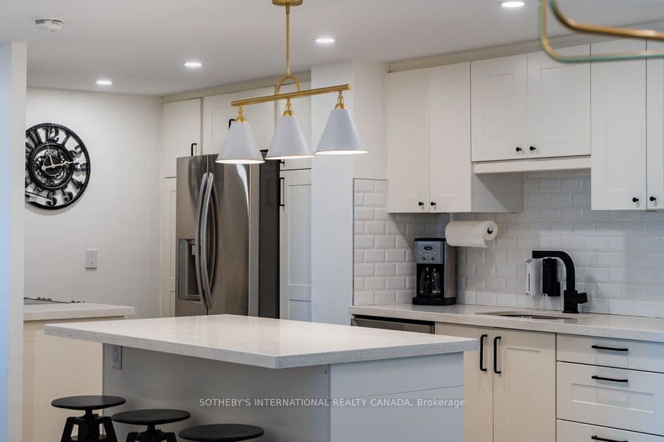 812 Burnhamthorpe Road 1110, Toronto, ON M9C 4W1 – main photo