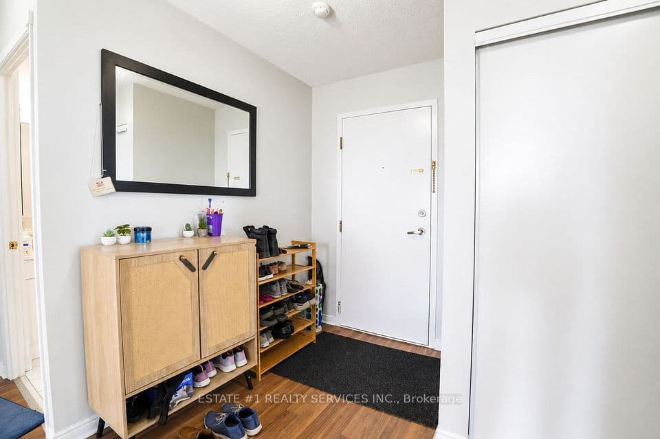 135 Hillcrest Avenue 904, Mississauga, ON L5B 4B1 – photo 3