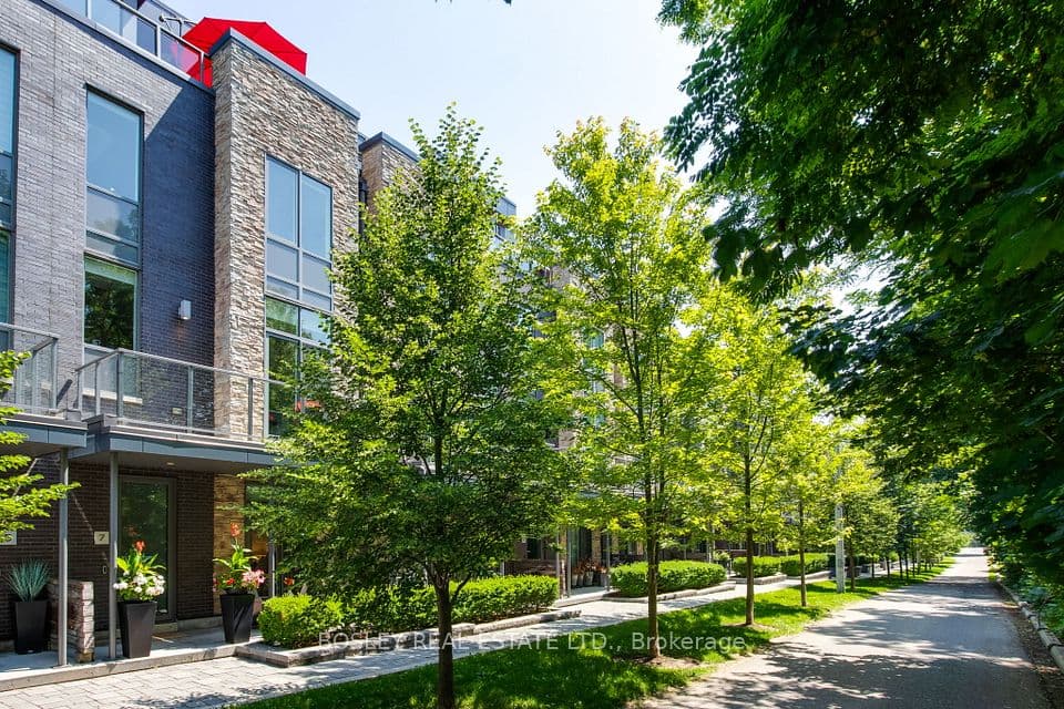7 Godfrey's Lane, Mississauga, ON L5H 2T1 – photo 2