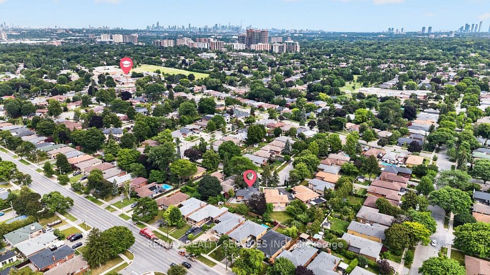 18 Spencely Court, Toronto, ON M9P 1N5 – photo 3