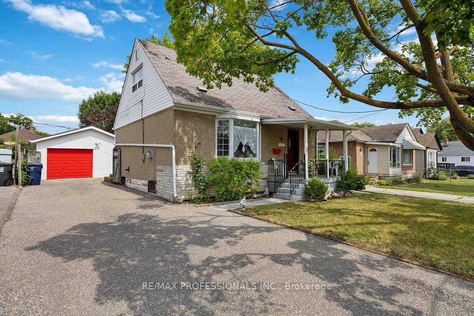 15 Huntsmoor Road, Toronto, ON M9W 3R4 – main photo