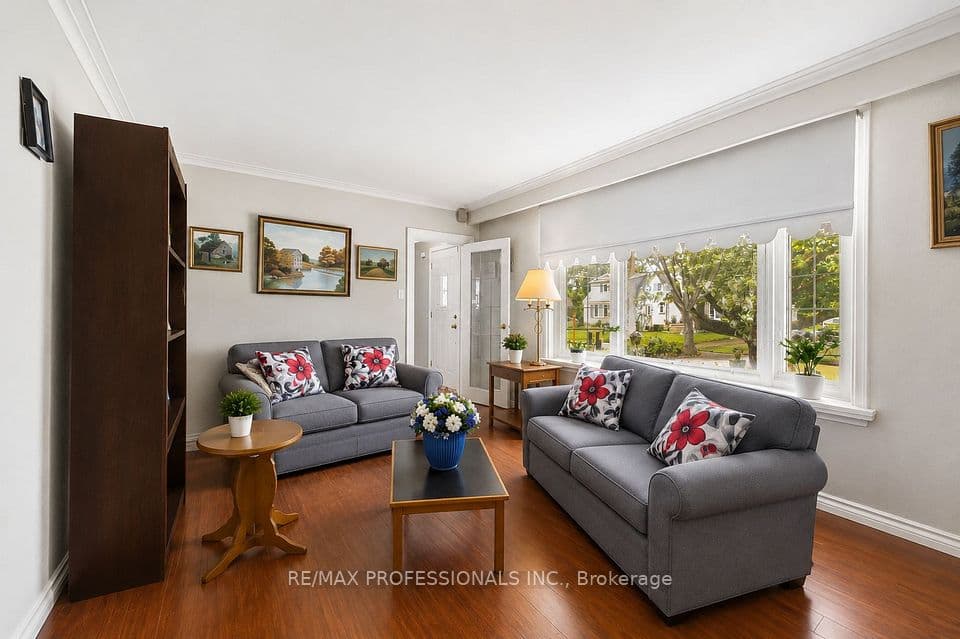 15 Huntsmoor Road, Toronto, ON M9W 3R4 – photo 2