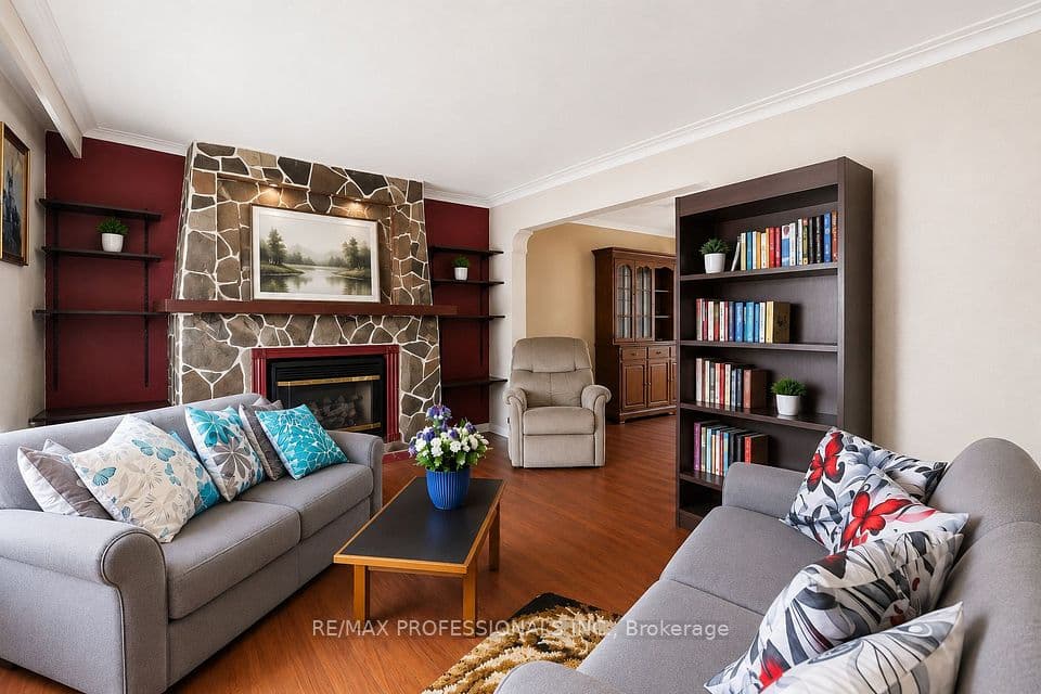 15 Huntsmoor Road, Toronto, ON M9W 3R4 – photo 3