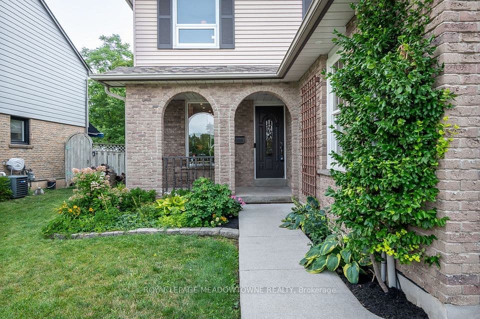 784 Laurier Avenue, Milton, ON L9T 4H1 – photo 2