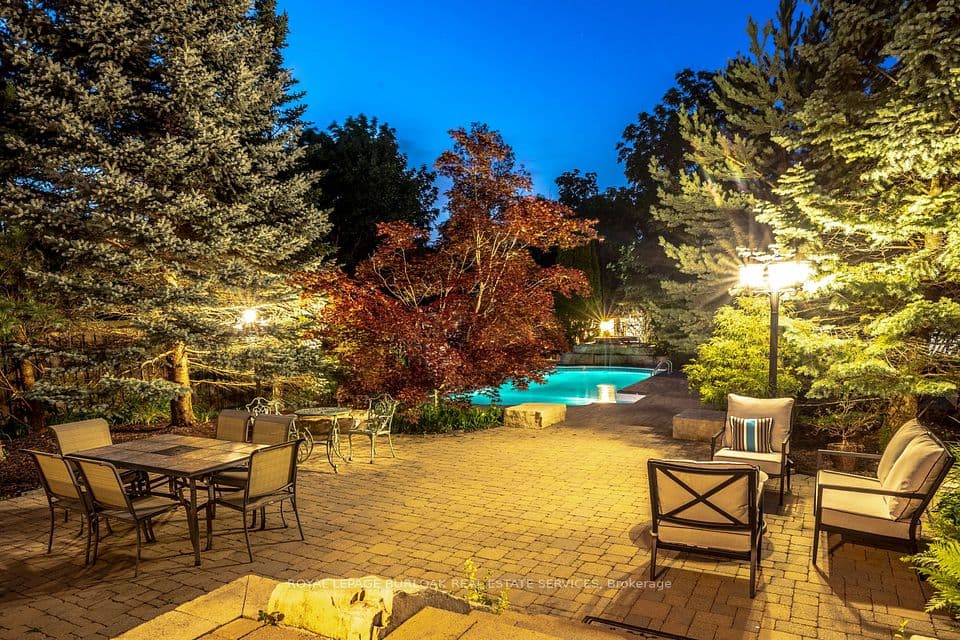 215 Burloak Drive, Oakville, ON L6L 6T6 – main photo