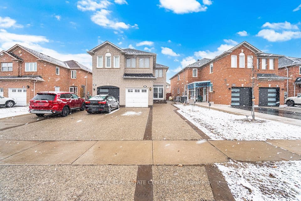 28 Mount Fuji Crescent, Brampton, ON L6R 2L3 – photo 2